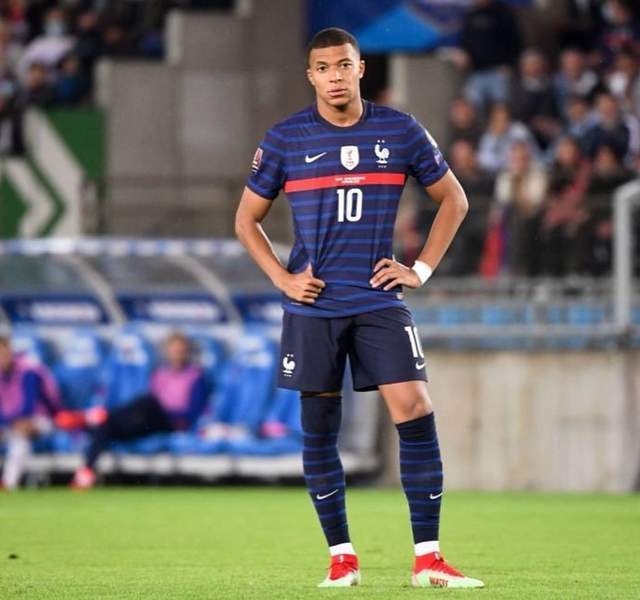 爱游戏体育-包含阿扎伦卡在法国队比赛中出色防守，关键助攻引发热议！的词条