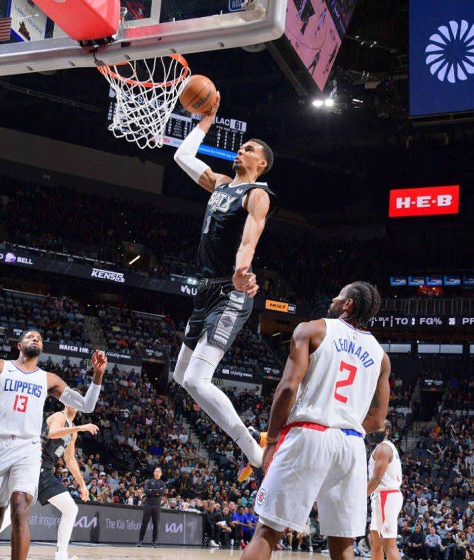 爱游戏体育-包含Ming在快船比赛中出色防守，连败引发热议！的词条